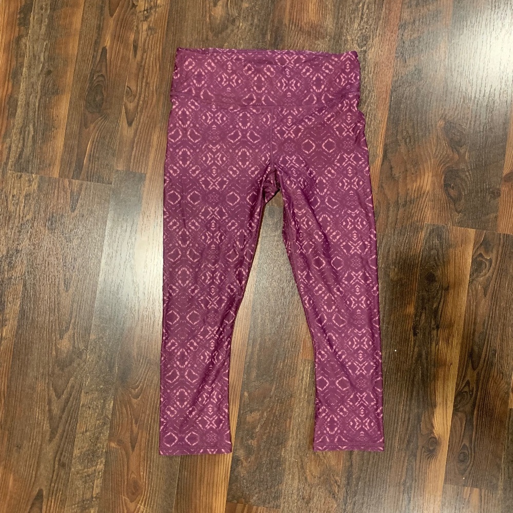 NEW Fabletics Capri Pant